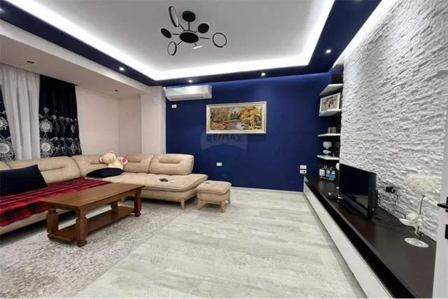 Tirane, jepet me qera Vile 2 Katshe Kati 2, 160 m² 500 Euro (Kamez)