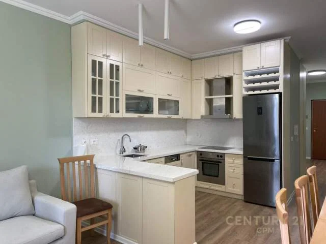 Tirane, jepet me qera apartament 2+1 100 m² 850 Euro (rruga e kosovareve)