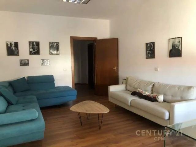 Tirane, jepet me qera apartament 2+1+BLK Kati 4, 109 m² 600 Euro (bllok)