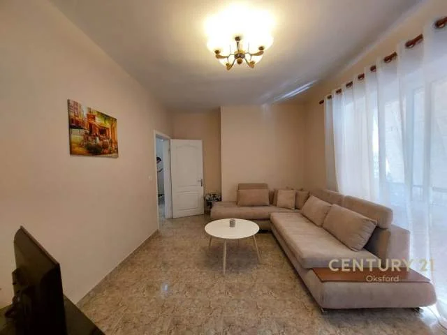 Tirane, jepet me qera apartament 1+1 63 m² 500 Euro