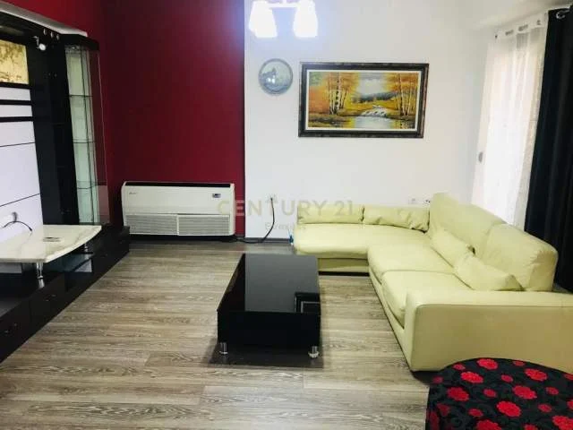 Tirane, jepet me qera apartament 141 m² 550 Euro (dibres)
