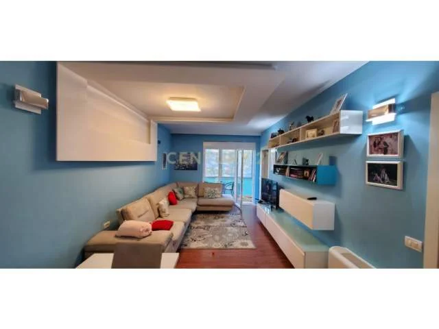 Tirane, jepet me qera apartament 102 m² 800 Euro