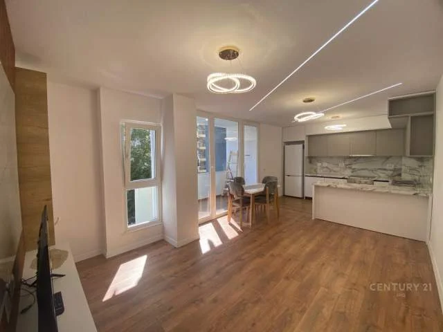 Tirane, jepet me qera apartament 2+1+BLK Kati 2, 90 m² 800 Euro (kavajes)