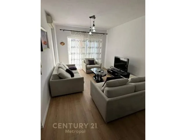 Tirane, jepet me qera 2+1+BLK 90 m² 750 Euro