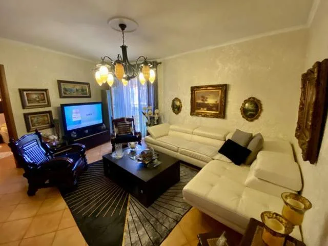 Tirane, jepet me qera apartament 1+1+BLK 70 m² 700 Euro (faik konica)