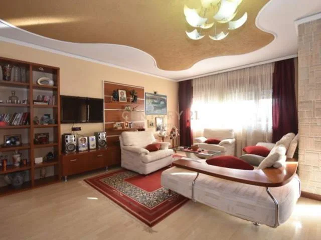 Tirane, jepet me qera apartament Kati 7, 135 m² 750 Euro (faik konica)