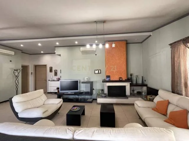 Tirane, jepet me qera apartament 243 m² 1.000 Euro (shkollla e baletit)