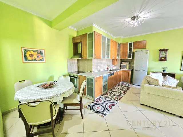 Tirane, jepet me qera apartament 112 m² 600 Euro