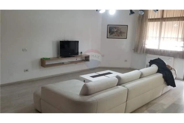 Tirane, jepet me qera apartament 2+1+BLK Kati 9, 147 m² 750 Euro (Bulevardi Zogu Pare)