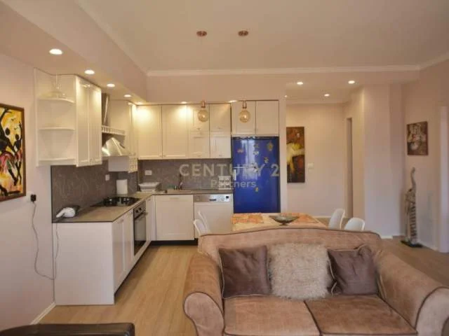 Tirane, jepet me qera apartament 104 m² 850 Euro (myslym shyre)