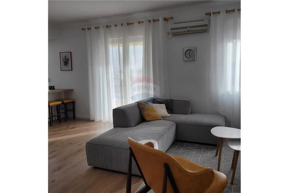 Jepet apartament 2+1 te Blloku i Ambasadave, 800 Euro
