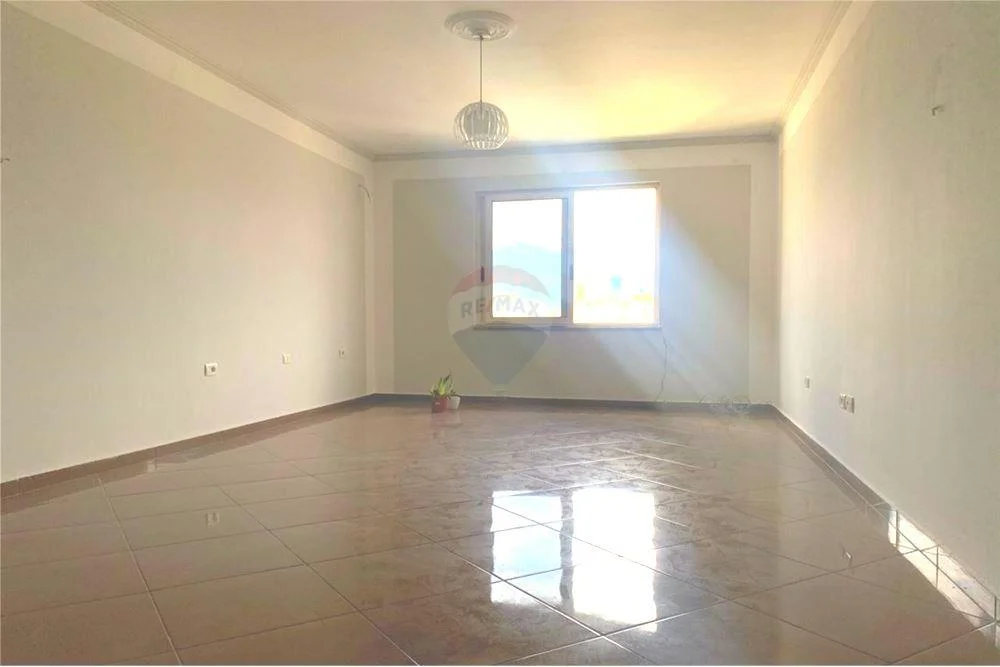 Shitet apartament 2+1+2 te 21 Dhjetori, 142'000 Euro