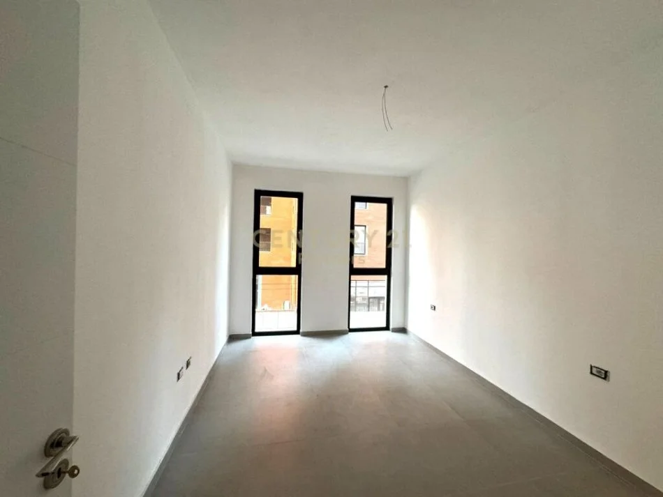 JAPIM ME QIRA APARTAMENT 1+1 NE UNAZE TE RE!