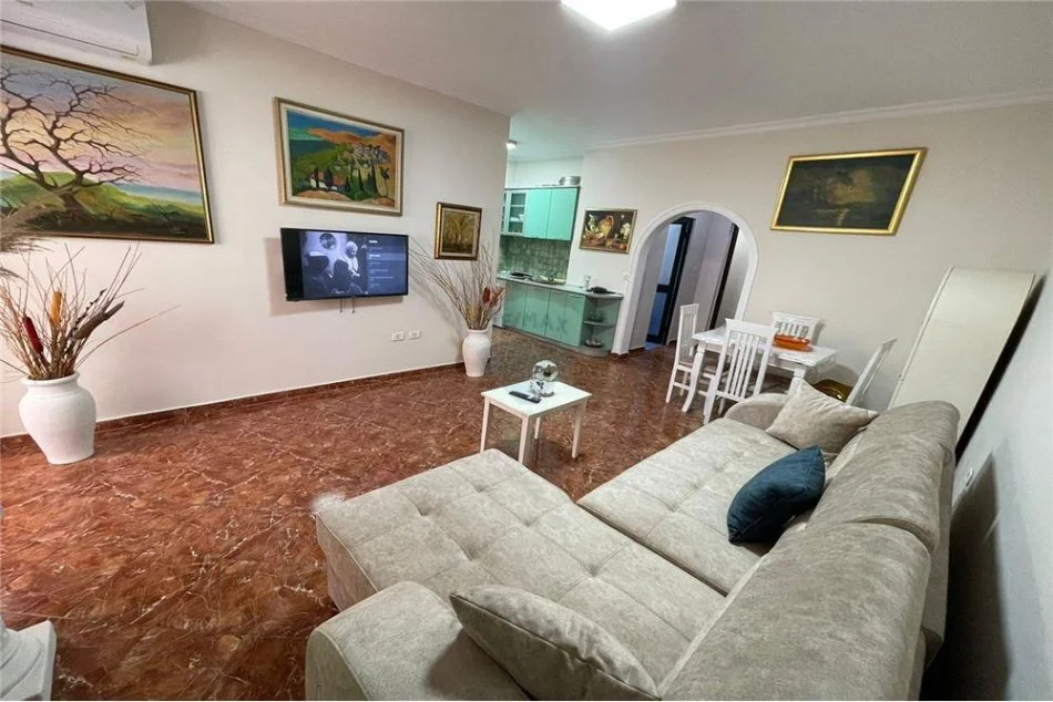 Jepet me qera apartament 1+1 te Stadiumi Dinamo, 600 Euro