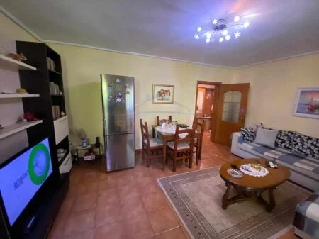 Tirane, shitet apartament 1+1, Kati 3, 51 m2 80,000 € (Ali Dem)