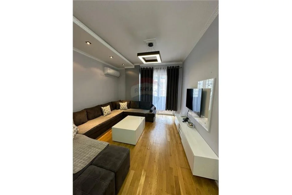 Tirane, jepet me qera apartament 2+1, , 100 m² 700 € (Astir)