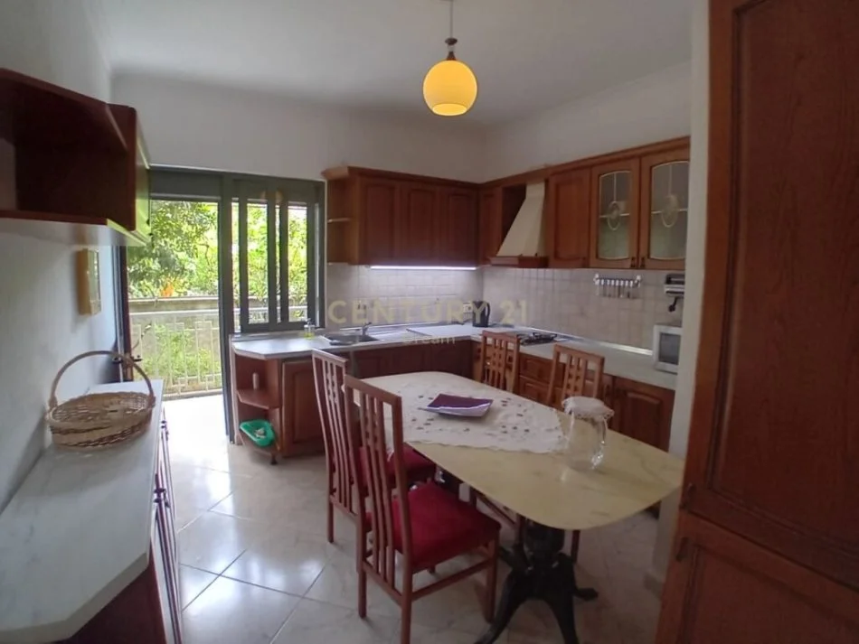 Tirane, jepet me qera Vile 2+1+Ballkon, Kati 1, 120 m² 400 € (Rruga Siri Kodra)