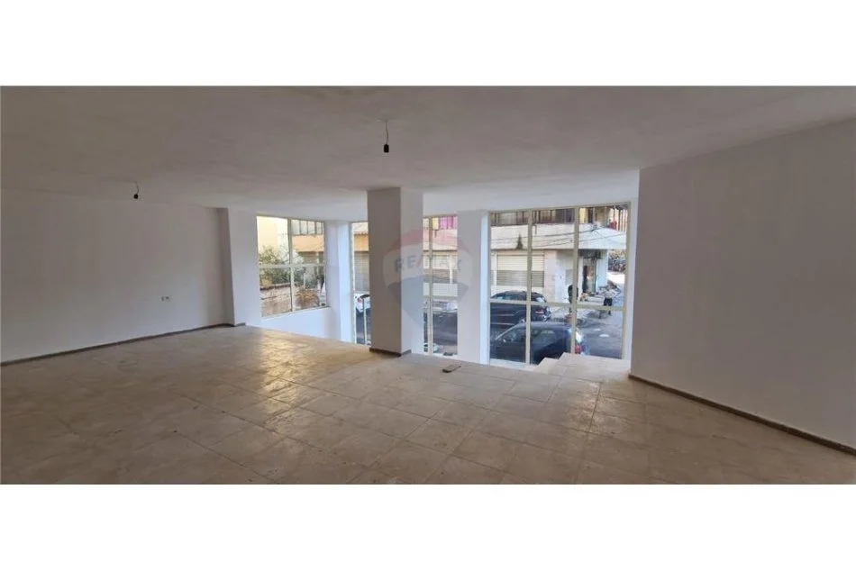 Tirane, jepet me qera dyqan , , 125 m² 800 € (Rruga Haxhi Hysen Dalliu)