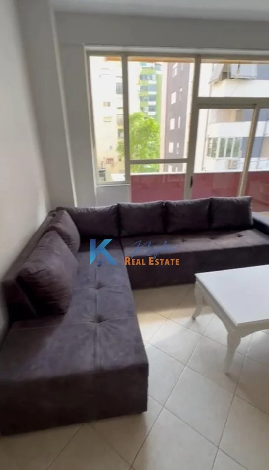 Tirane, jepet me qera apartament 1+1+Ballkon, Kati 2, 75 m² 450 € (Brryli, afer Maternitetit te Ri)