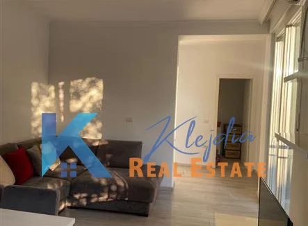 Tirane, jap me qera apartament 1+1+Ballkon Kati 1, 65 m² 400 € (Ali Demi)