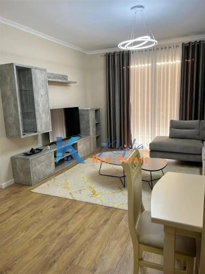 Tirane, jap me qera apartament 2+1+Ballkon , 110 m² 800 € (Rruga e Elbasanit, afer Fakultetit Ekonomik)