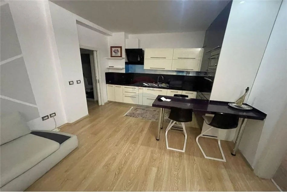 Tirane, jepet me qera apartament 2+1 Kati 7, 100 m² 500 € (Rruga Endri Keko - Ish Venue (Brryli))