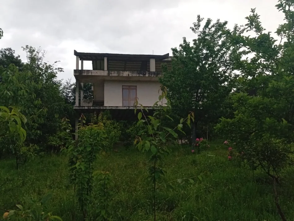 Tirane, shitet shtepi 4+1+Ballkon Kati 2, 400,000 € 