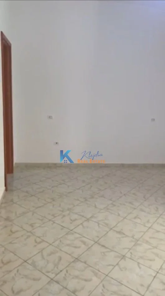 Tirane, jepet me qera apartament 2+1+Ballkon Kati 2, 100 m² (2+1 per qira te Rruga Jordan Misja, afer Gener 2)