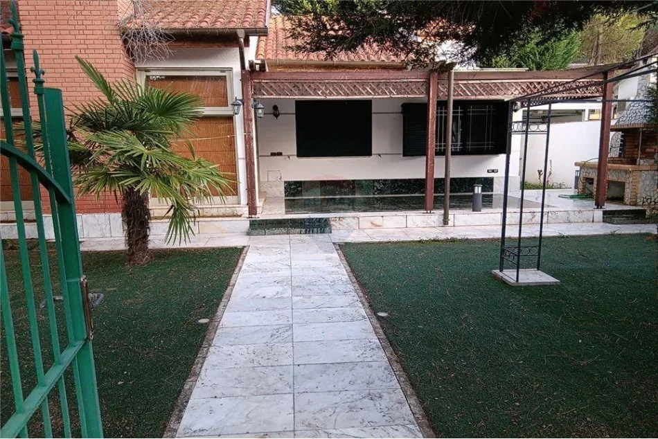 Durres, shitet Vile 2 Katshe , 237 m² 320.000 € (FSHATI TURISTIK QERRET)