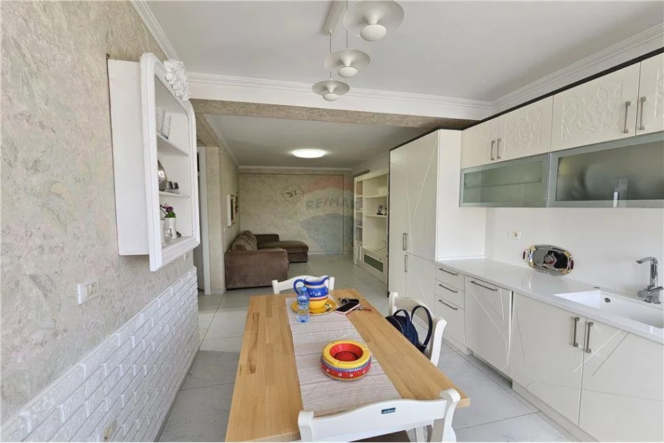 Tirane, shitet apartament 2+1 , 73 m² 180.000 € (Rruga Asim Vokshi - Stacioni i Trenit)