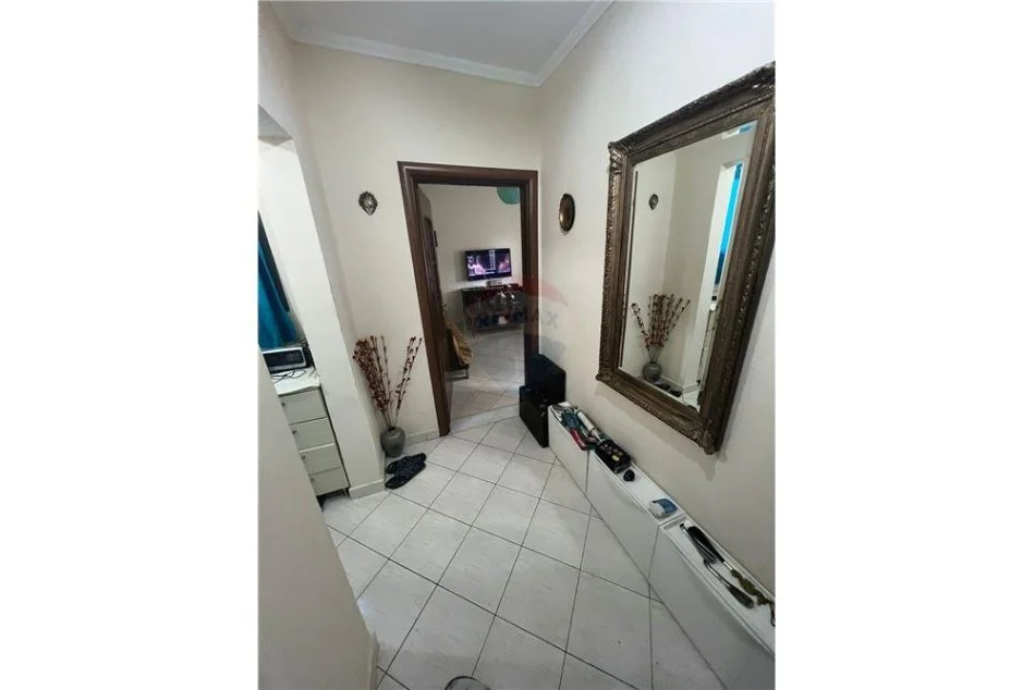 Tirane, shitet apartament 1+1 Kati 5, 60 m² 86.000 € (Hysen Xhura - Porcelan)