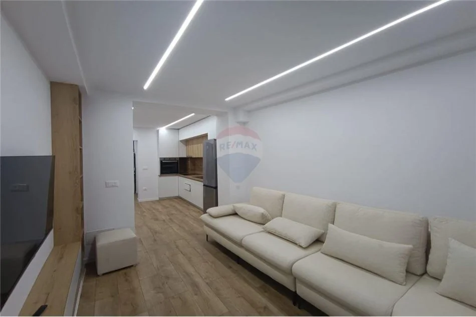 Tirane, jepet me qera apartament 1+1 , 45 m² 650 € (Rruga e Kavajës)