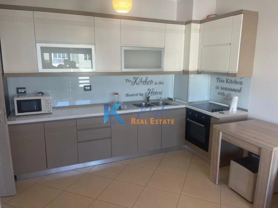 Tirane, jepet me qera apartament 1+1 Kati 5, 68 m² 450 € (Porcelan, afer UET)