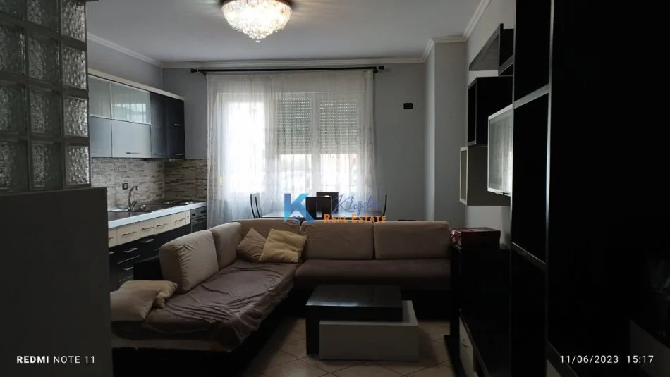 Tirane, jepet me qera apartament 1+1 Kati 5, 89 m² 750 € (sheshi Wilson, afer postes nr.8)
