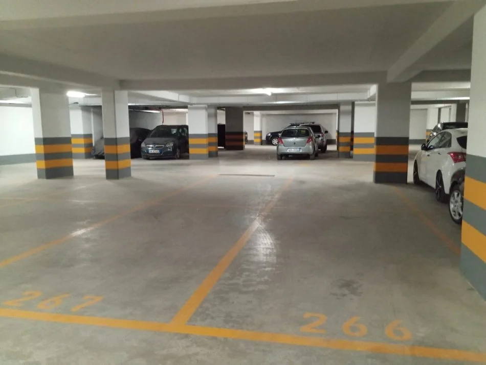 Tirane, shitet garazh Kati -2, 17 m² 