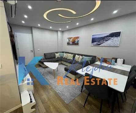 Tirane, jepet me qera apartament 2+1+Ballkon Kati 2, 93 m² 