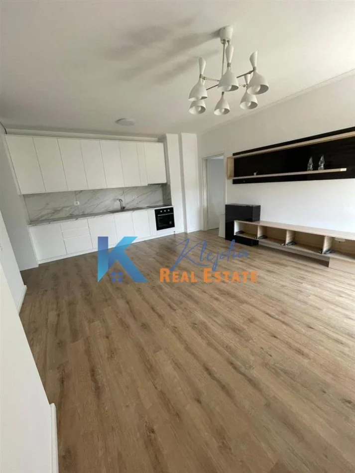 Tirane, shitet apartament 2+1 Kati 7, 105 m² 150.000 € (Ali Dem, afer kompleksit Mangalem)