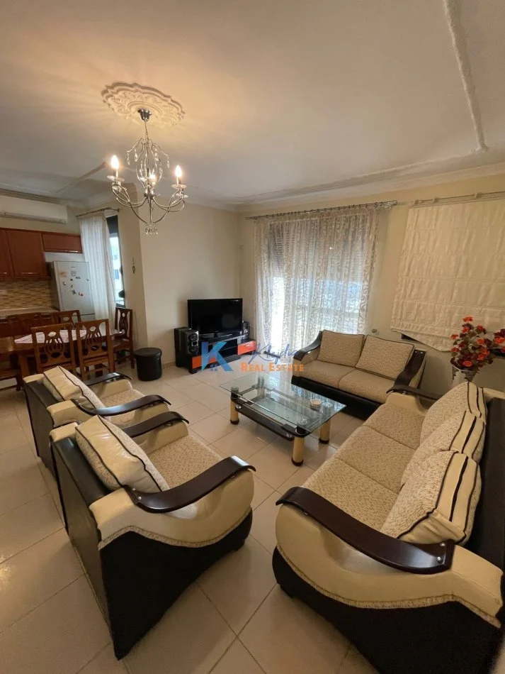 Tirane, jepet me qera apartament 2+1+Ballkon Kati 5, 110 m² 500 € (Kodra e Diellit, afer Eleonores)