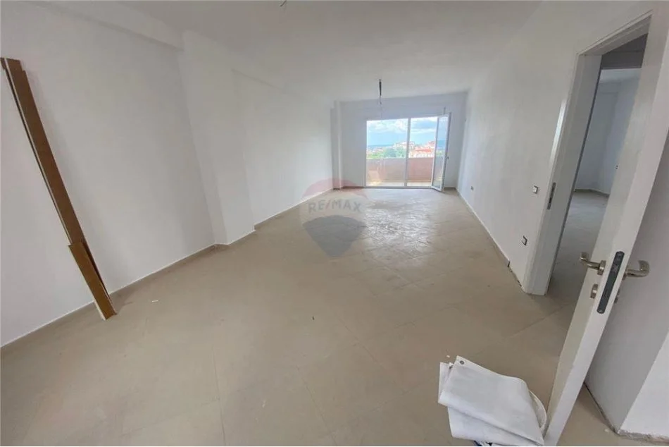 Tirane, shitet apartament 2+1 Kati 4, 118 m² 106.000 € (Fresku)