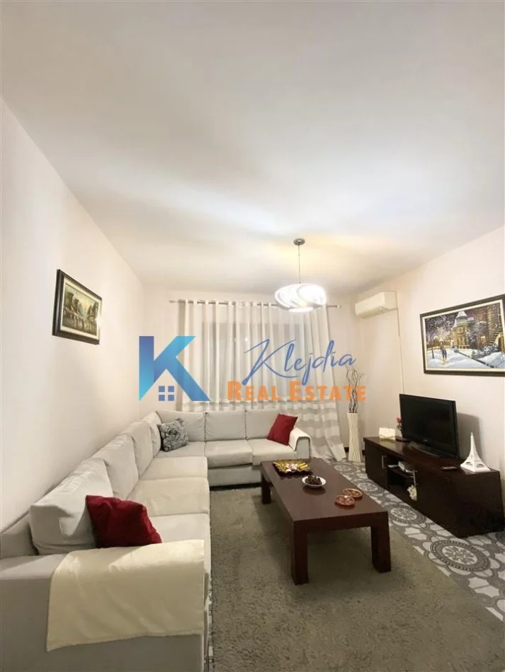 Tirane, jap me qera apartament 2+1+Ballkon Kati 5, 95 m² 500 € (Afer shkolles se baletit)