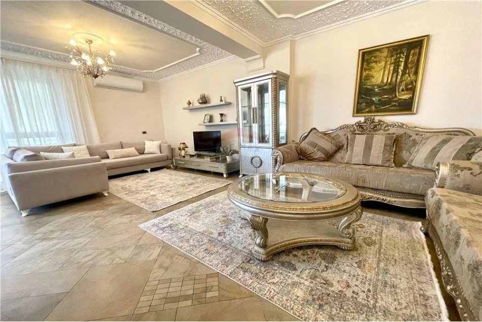 Tirane, jepet me qera apartament 2+1 Kati 8, 125 m² 800 € (Myslym Shyri - Drejtoria e Policisë)