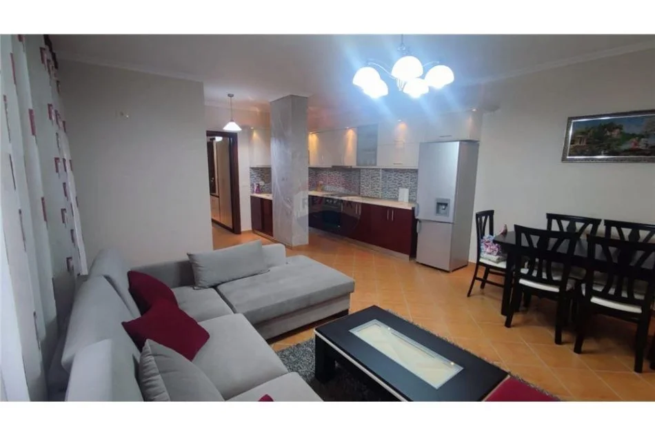 Tirane, shitet apartament 2+1 Kati 3, 101 m² 140.000 € (Rruga e Qelqit - Kombinat)
