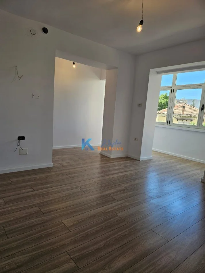 Tirane, shitet apartament 1+1 Kati 3, 53 m² 110.000 € (Xhamia e Tabakeve)