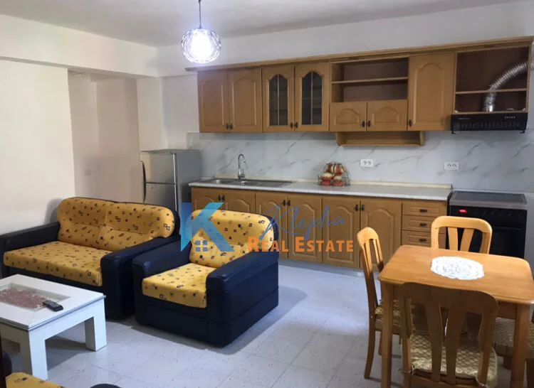 Tirane, jepet me qera apartament 1+1 Kati 1, 60 m² (Laprake, afer Kupoles)