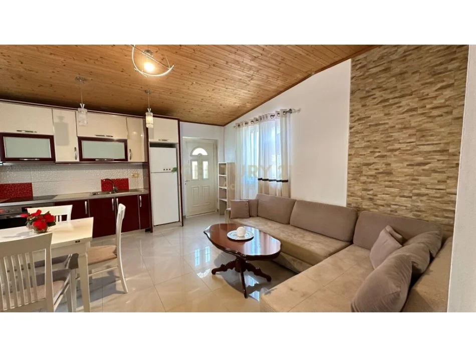 Tirane, jepet me qera apartament 2+1 Kati 1, 70 m² 450 € 