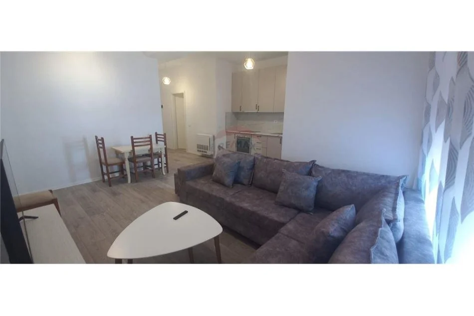 Tirane, jepet me qera apartament 2+1 Kati 4, 83 m² 500 € (Ali Demi)