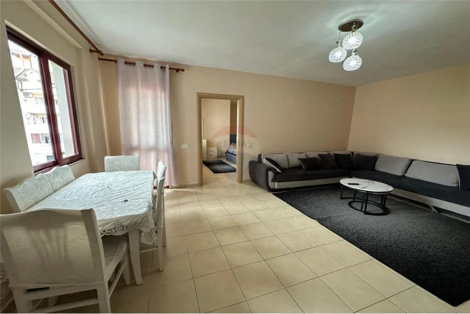Tirane, shitet apartament 1+1 Kati 3, 75 m² 83.000 € (Fresku)