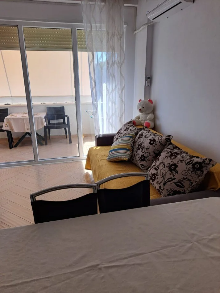 Gjiri Lalezit  jepet me qera apartament 1+1+Ballkon Kati 2, 60 € nata