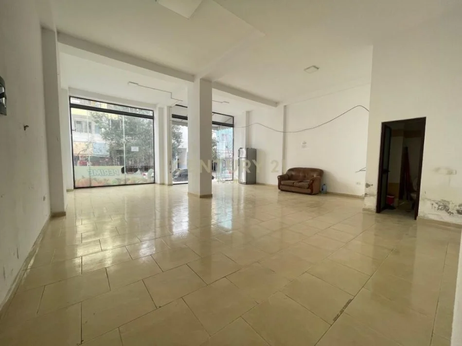 Tirane, shitet vetem 1 dhome 1+1 , 74 m² 110.000 € (yzberisht)