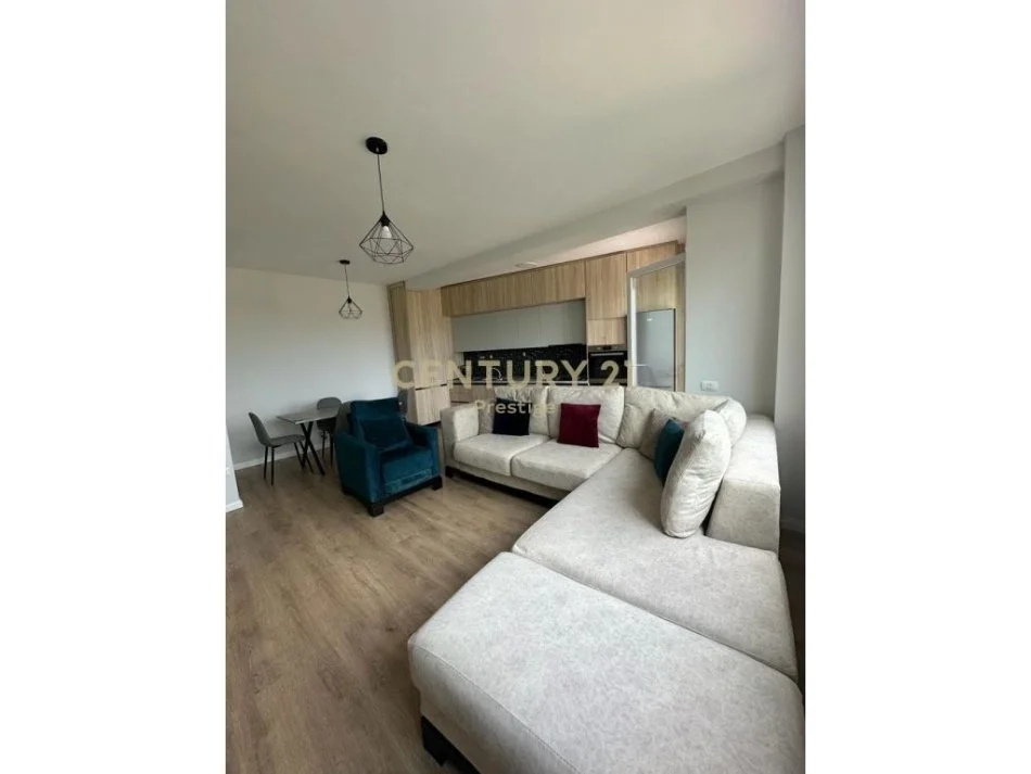 Tirane, jepet me qera apartament 2+1 Kati 4, 113 m² 530 € 